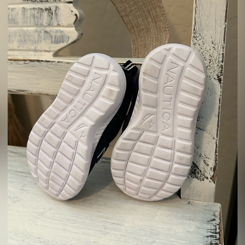 Toddler Nautica Sneakers Size 4 - Picture 2 of 4